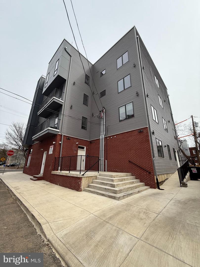 914-18 W Susquehanna Ave Property Photo 2