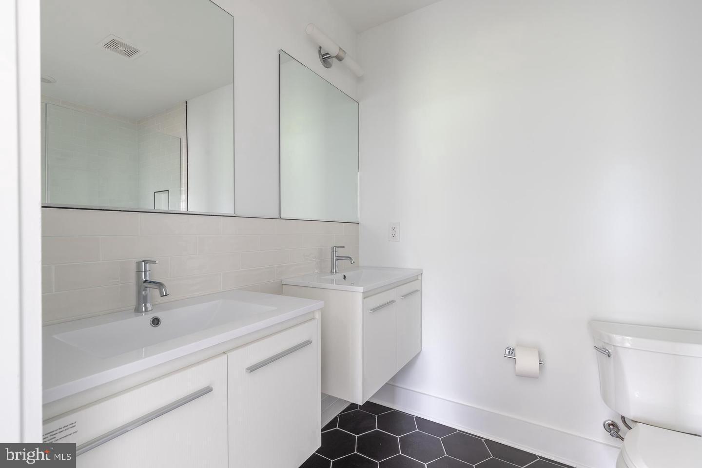6516 Germantown Ave Property Photo 21