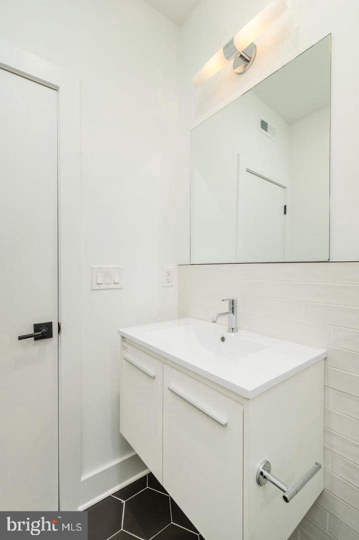 6516 Germantown Ave Property Photo 26