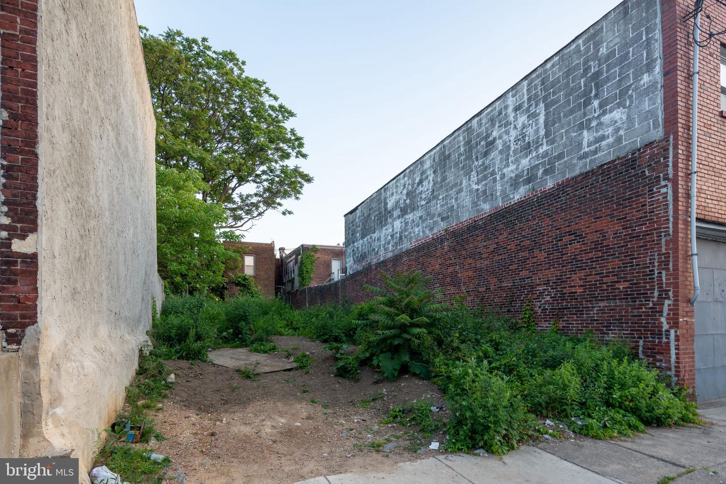5140 Irving St Property Photo 6