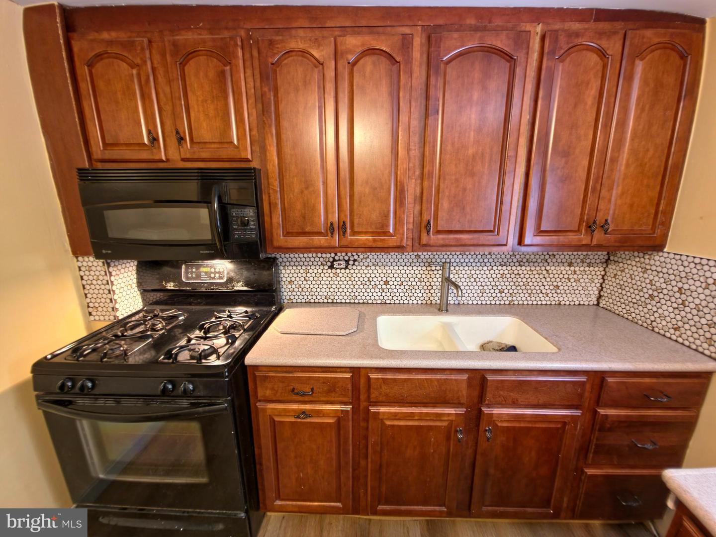 1866 E Wensley St Property Photo 11