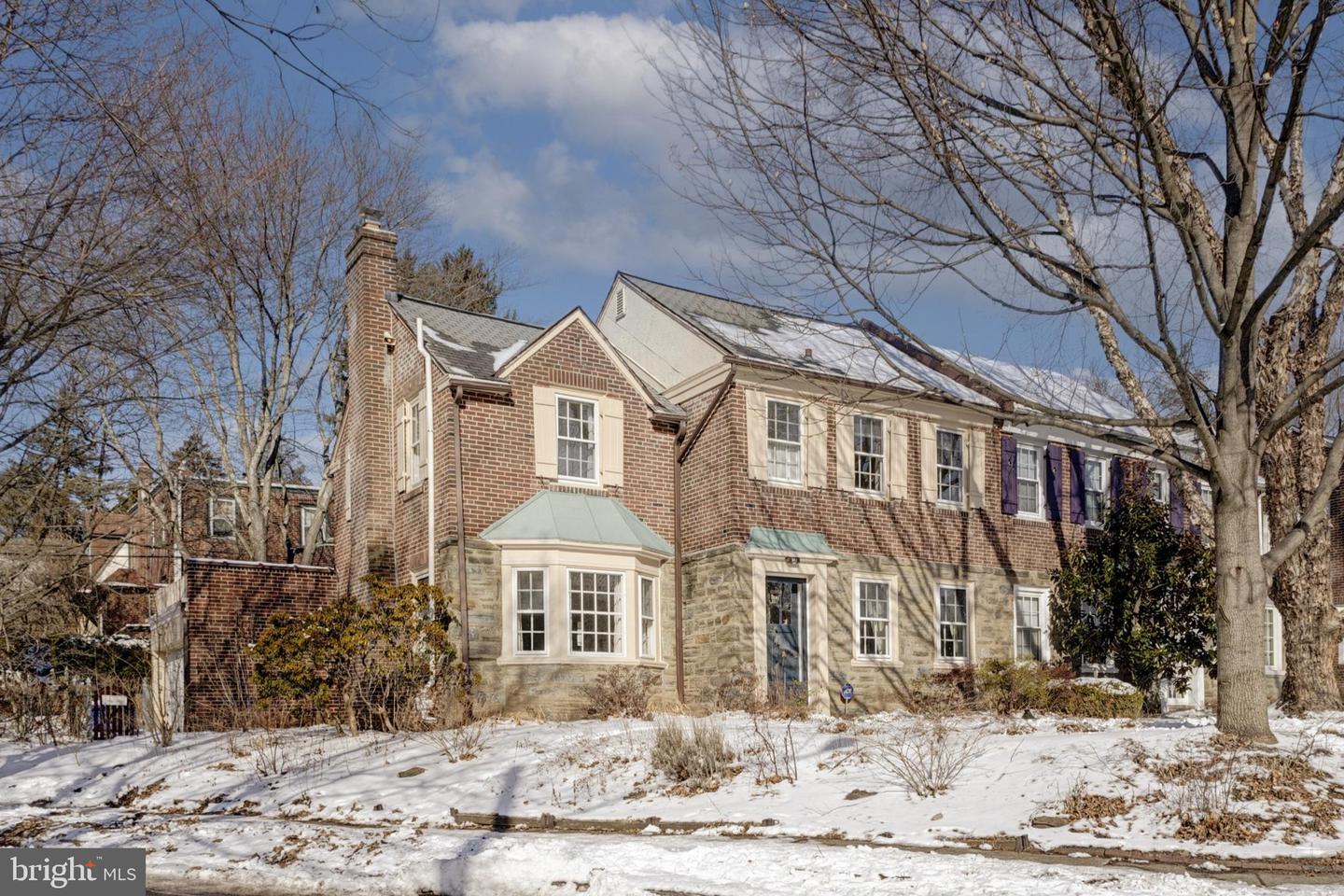 301 E Allens Ln Property Photo