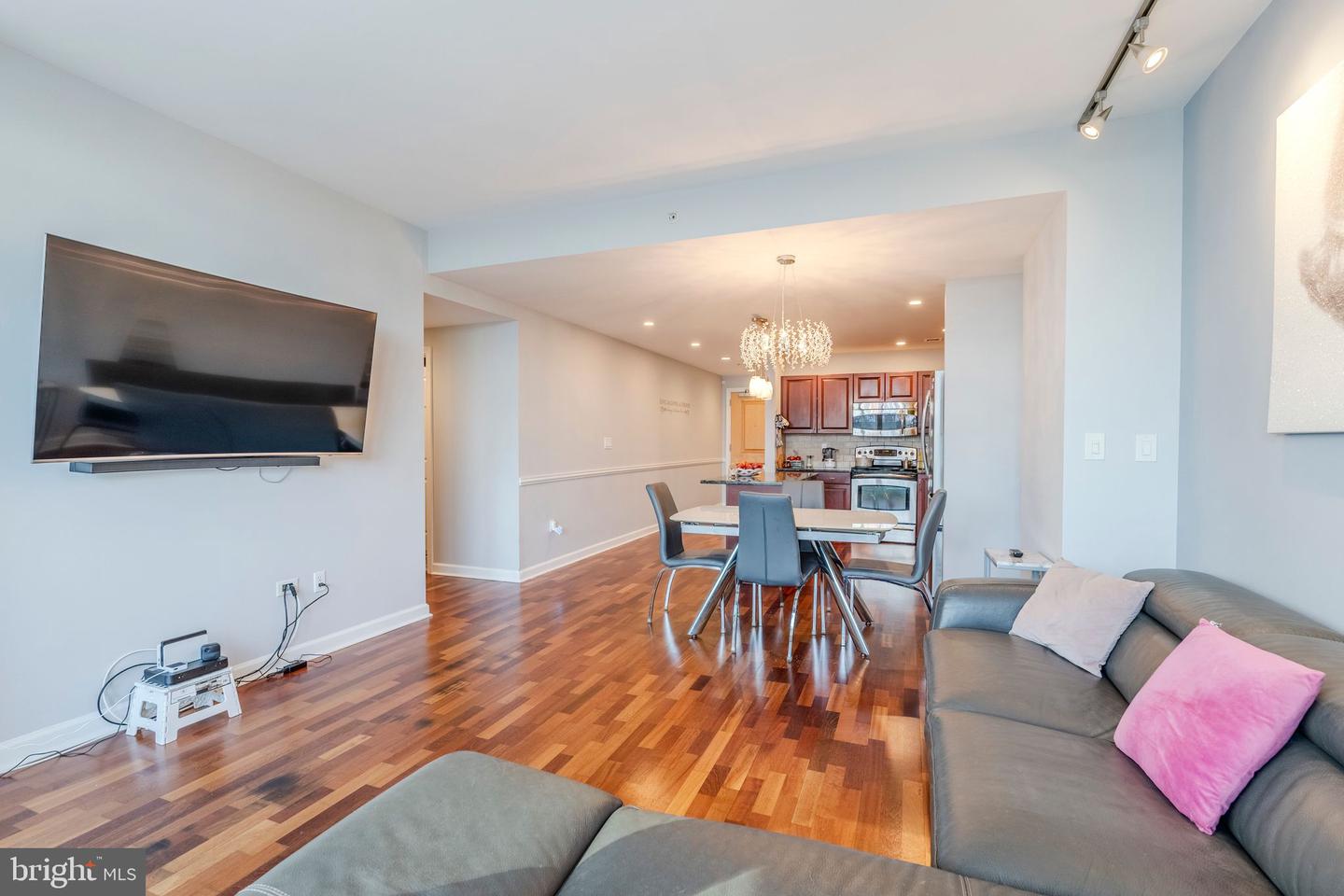 901 N Penn St #f407 Property Photo 15