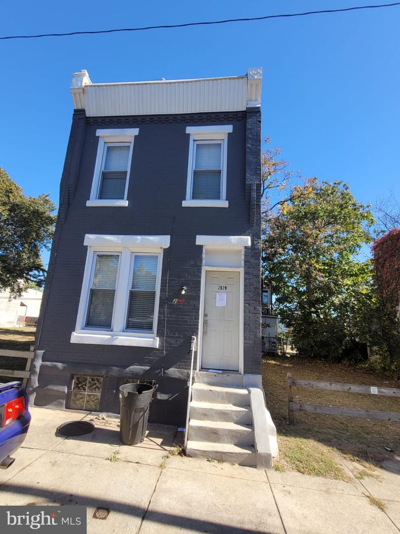 2529 N Patton St Property Photo 1