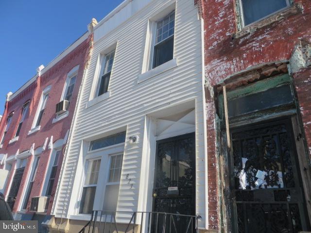 823 N Hutton St Property Photo 1