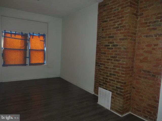 823 N Hutton St Property Photo 3