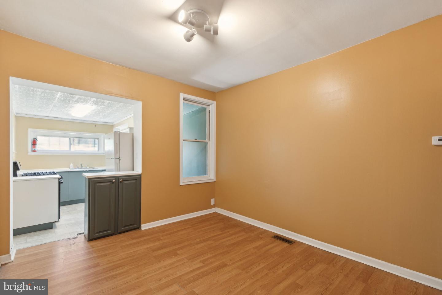 2651-1/2 Martha St Property Photo 6