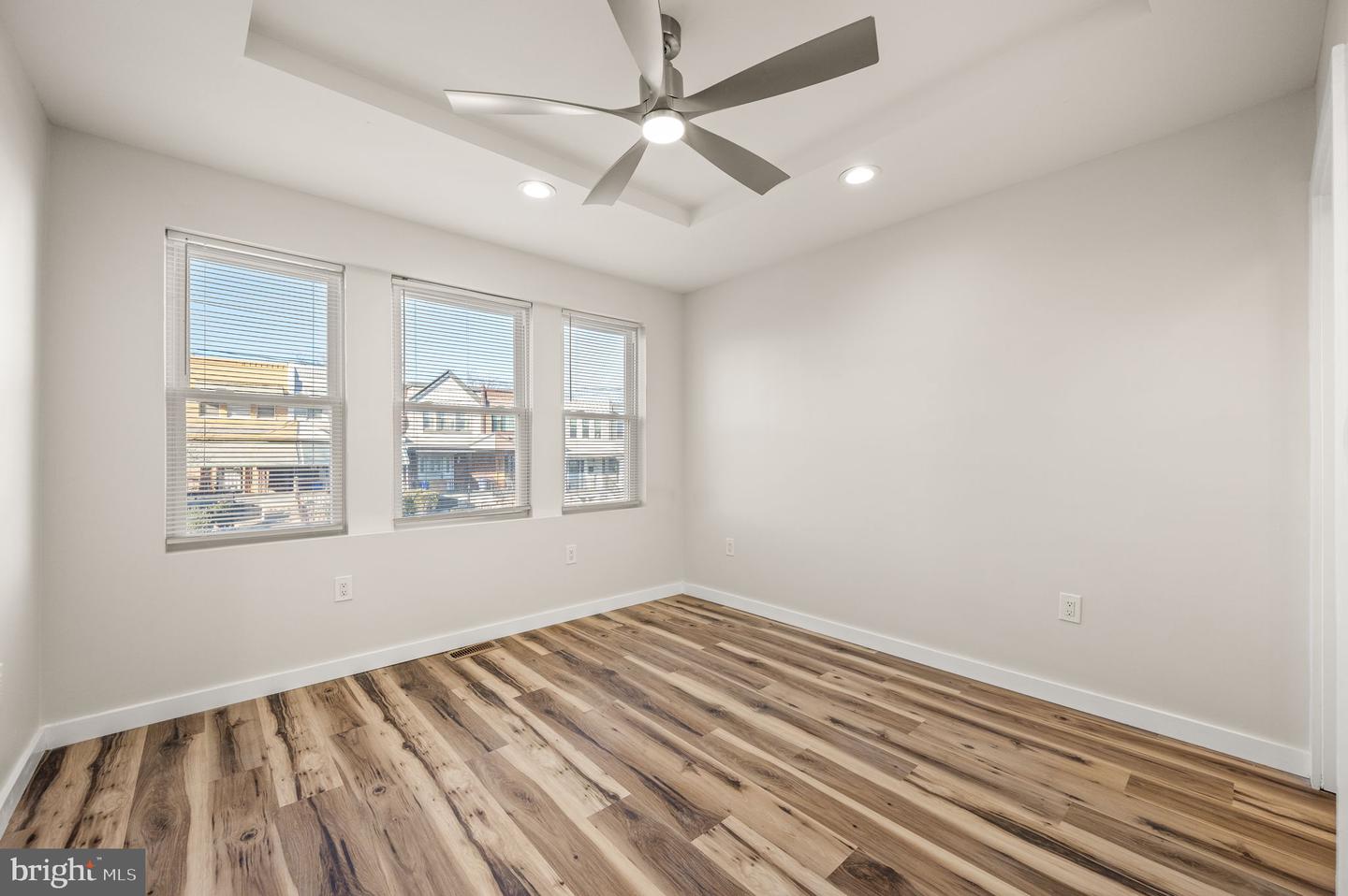 5762 Dunlap St Property Photo 11