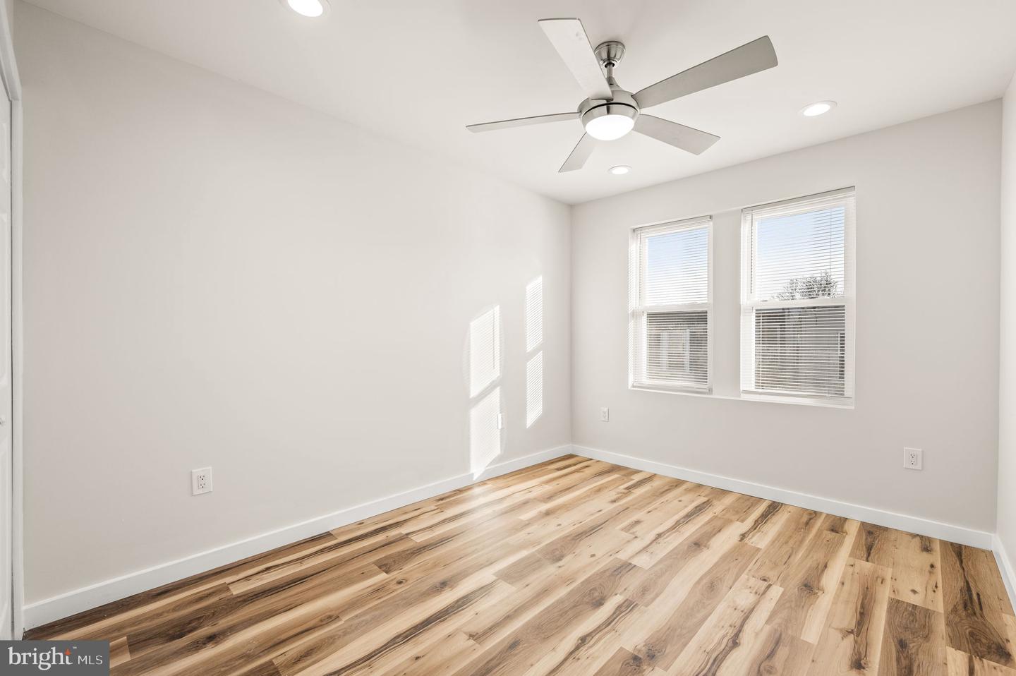 5762 Dunlap St Property Photo 14