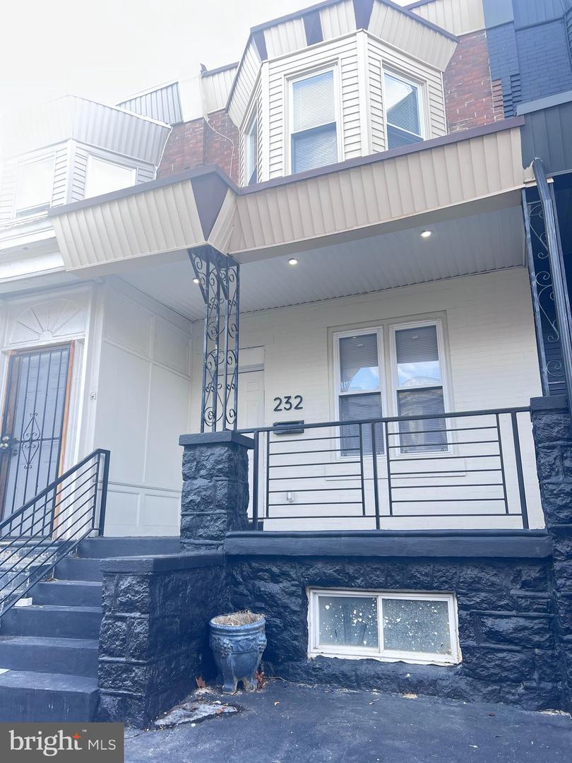 232 S Edgewood St Property Photo 4