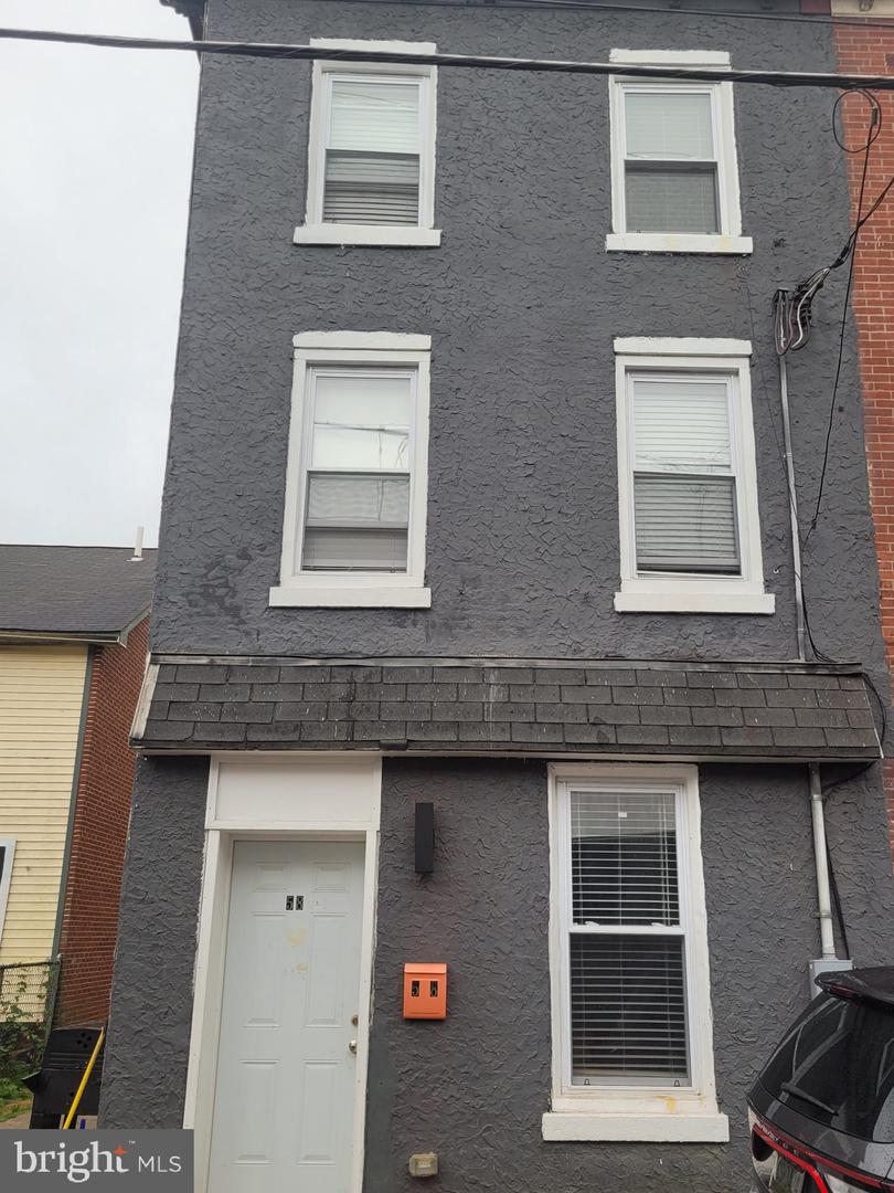 58 E Collom St Property Photo