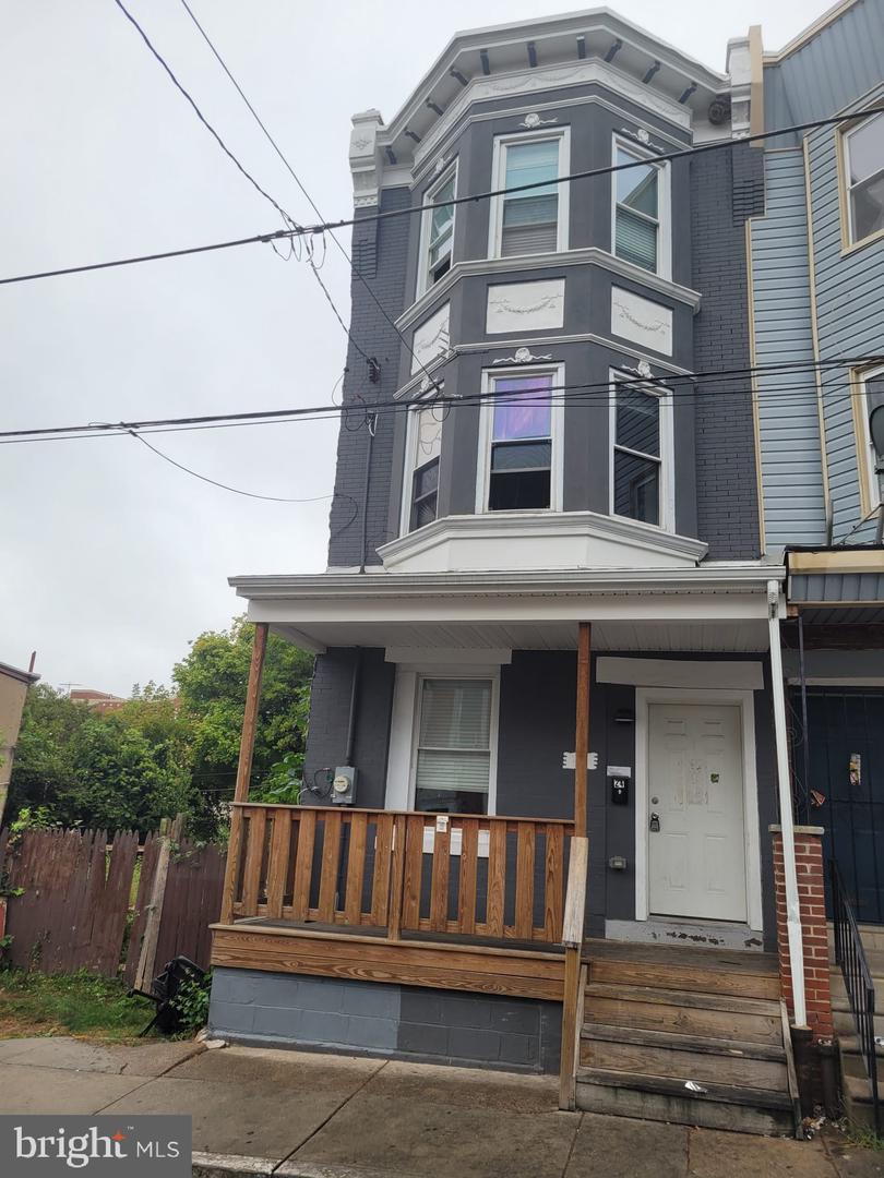 24 E Collom St Property Photo