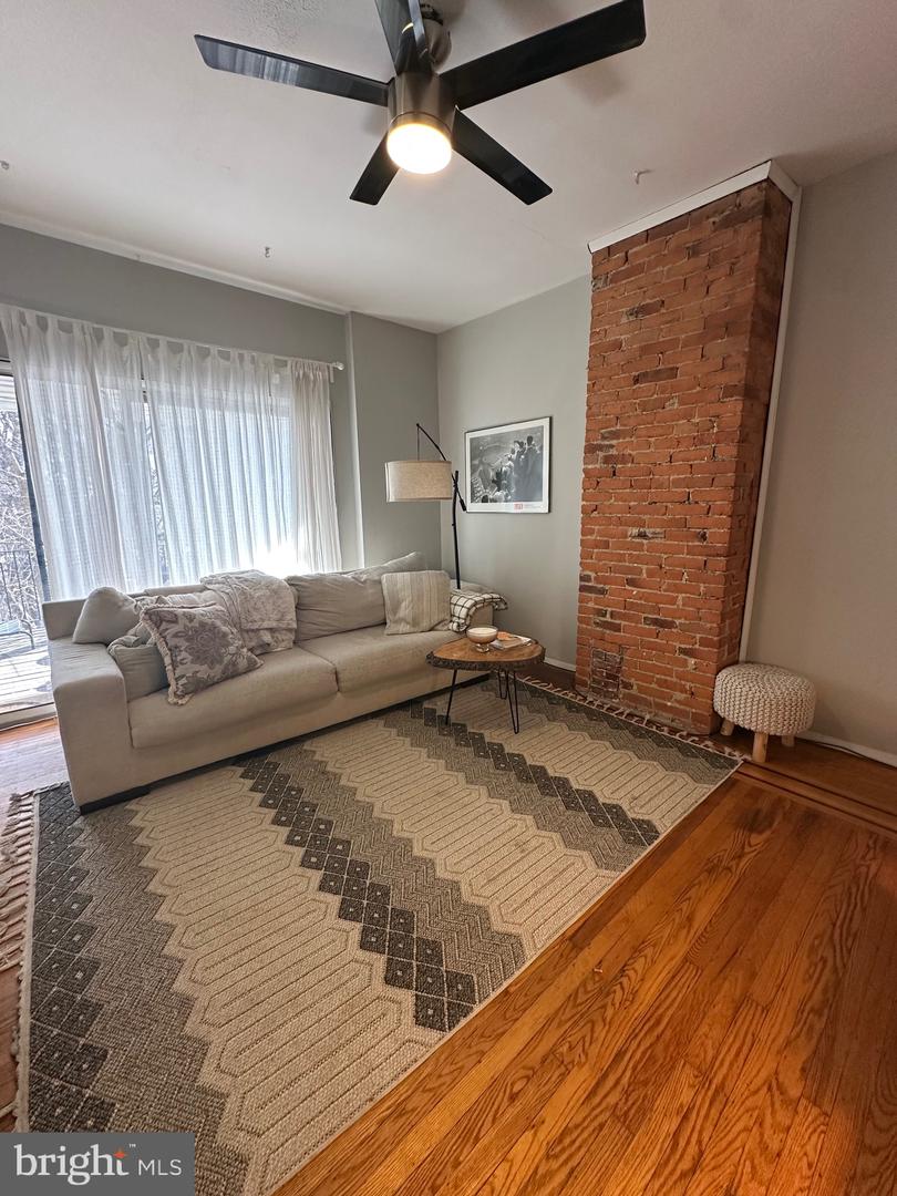 275 Rochelle Ave #2 Property Photo