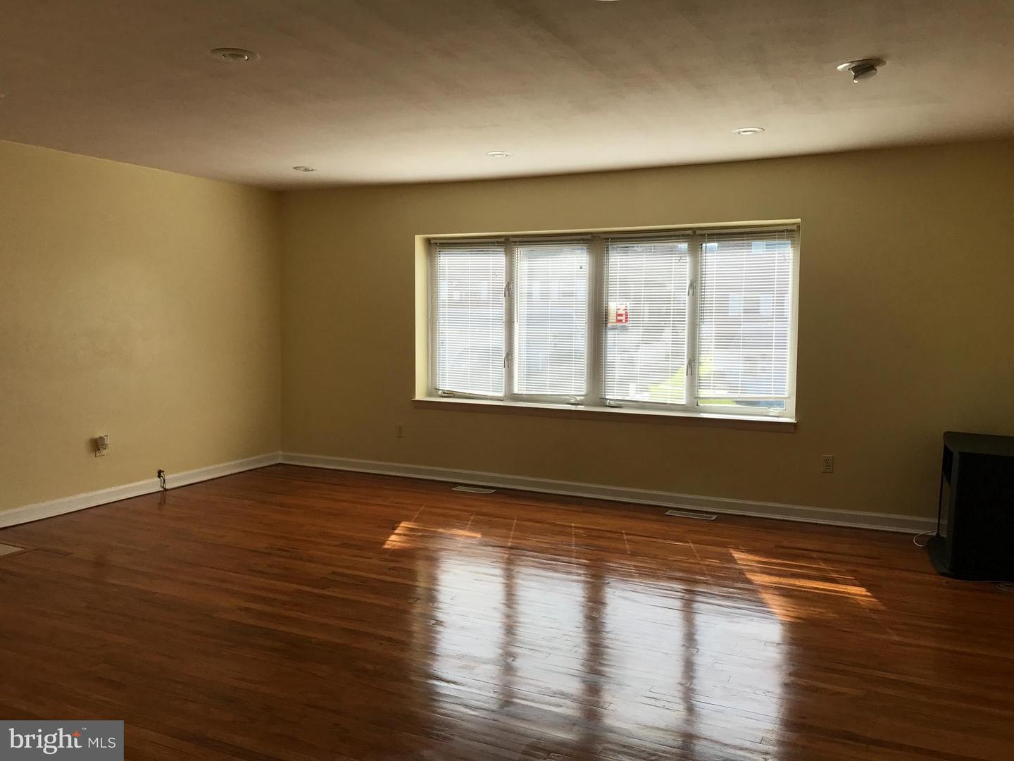 9128 Revere St Property Photo
