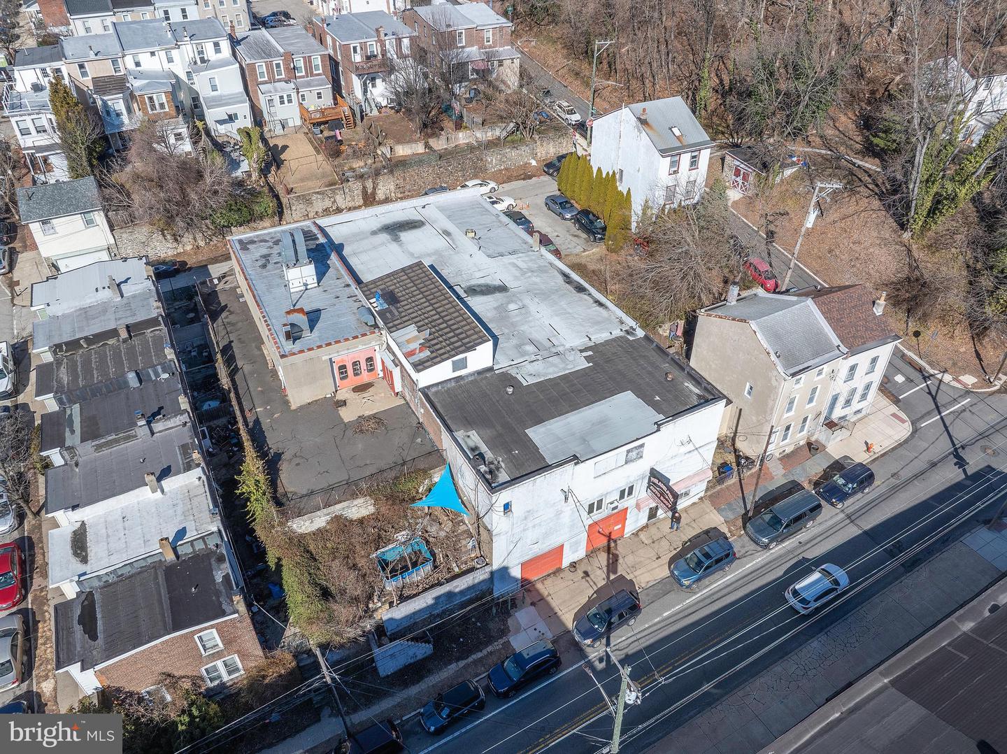230 Leverington Ave Property Photo 3