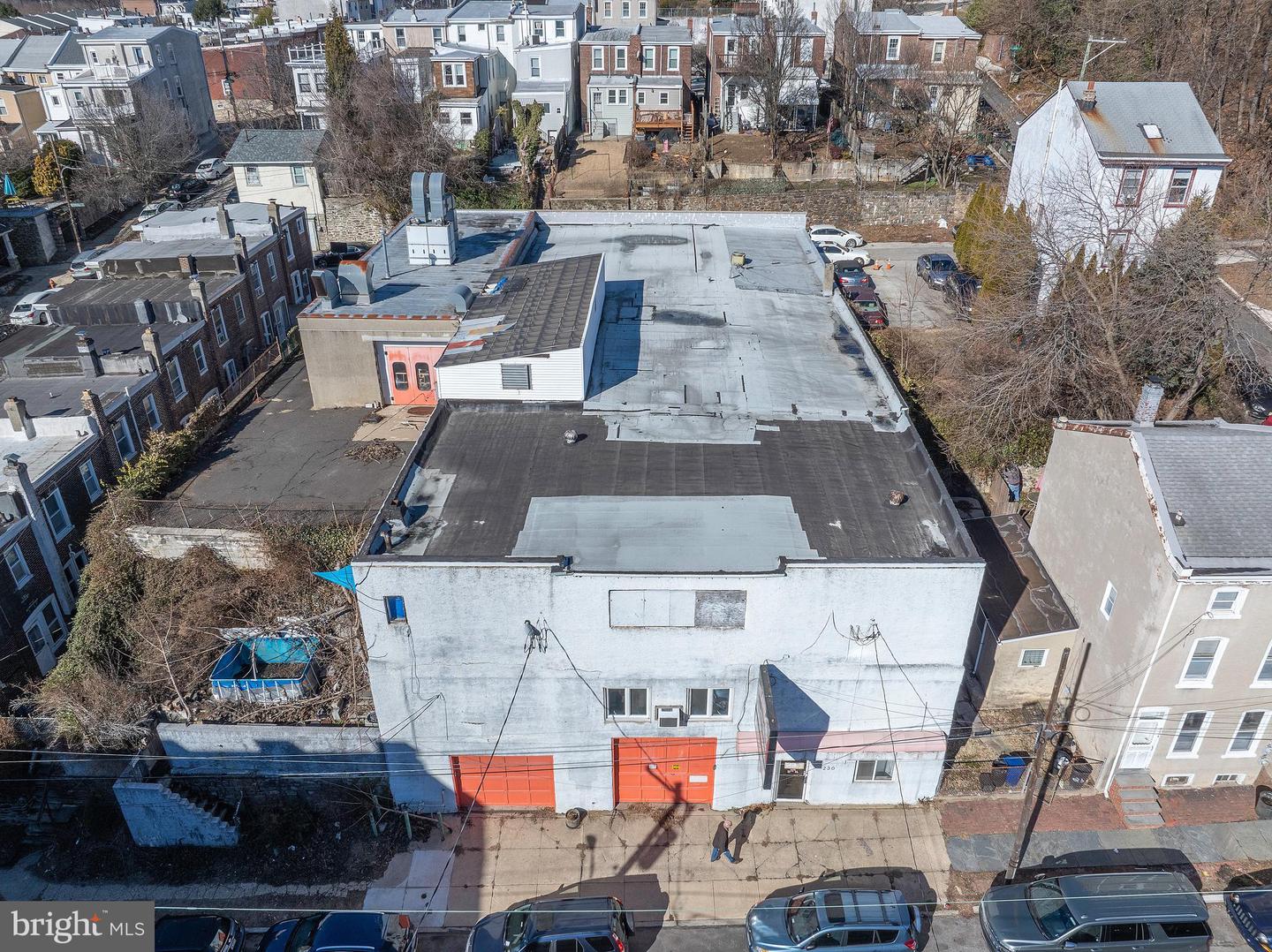 230 Leverington Ave Property Photo 4