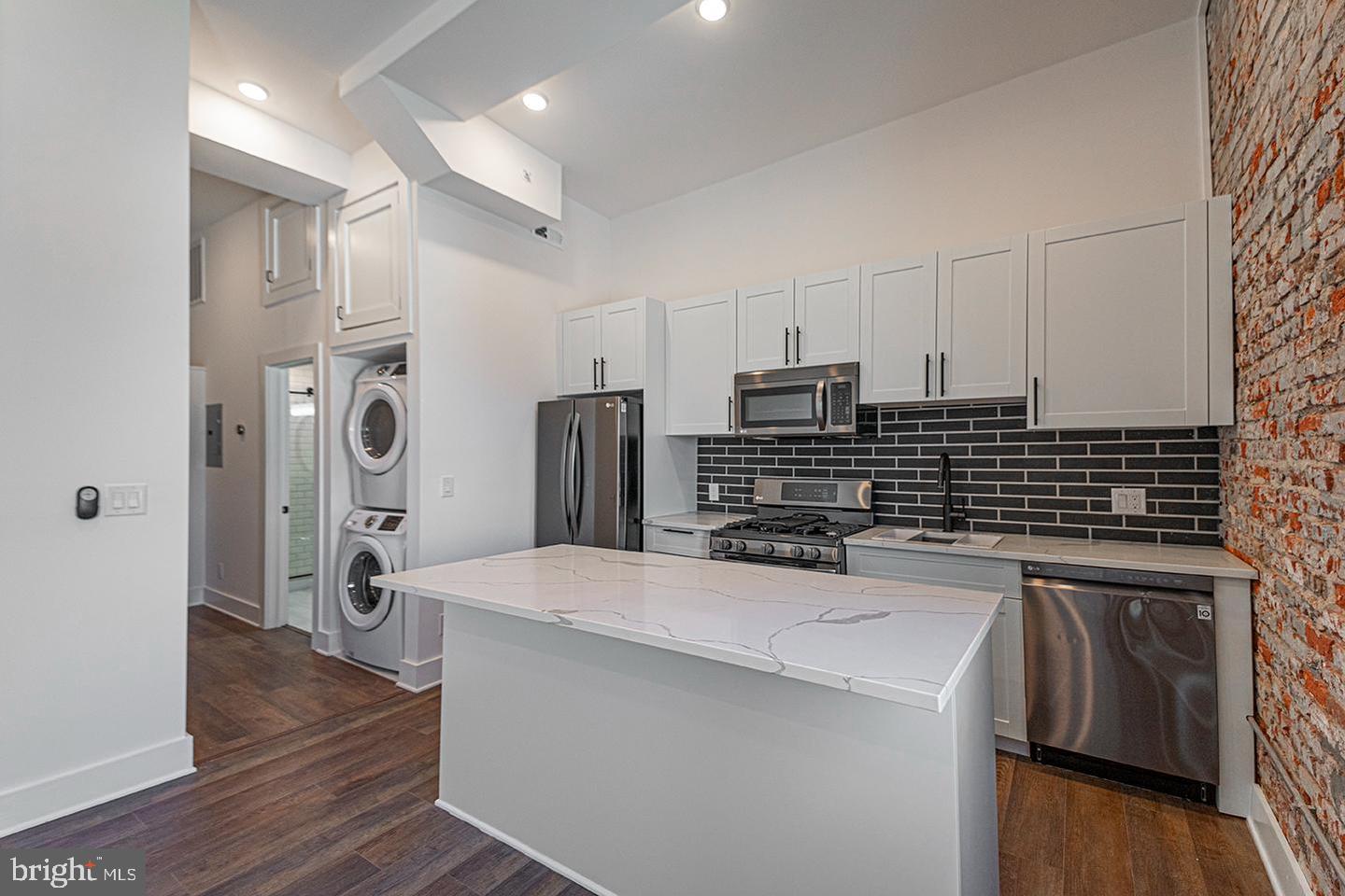 1211 Bainbridge St #unit 4b Property Photo 1