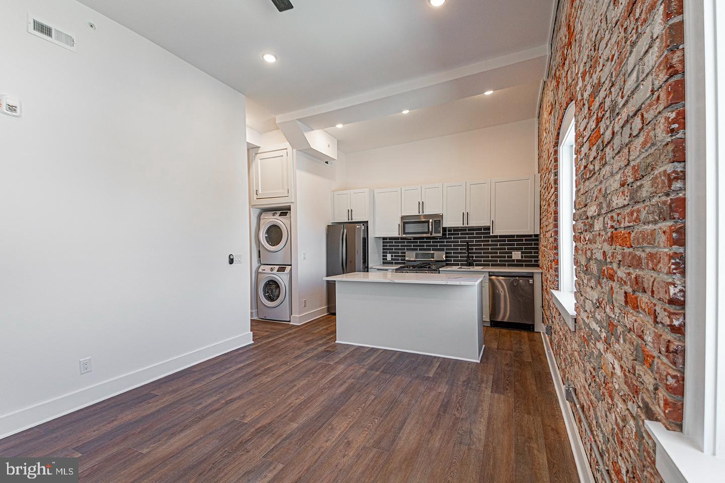 1211 Bainbridge St #unit 4b Property Photo 2