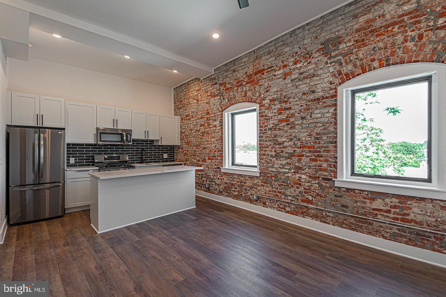 1211 Bainbridge St #unit 4b Property Photo 3