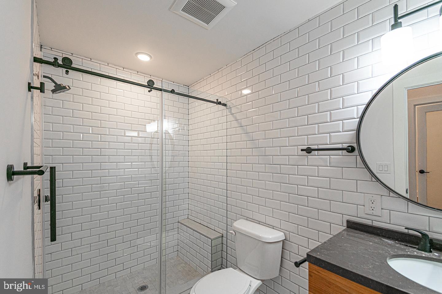 1211 Bainbridge St #unit 4b Property Photo 6