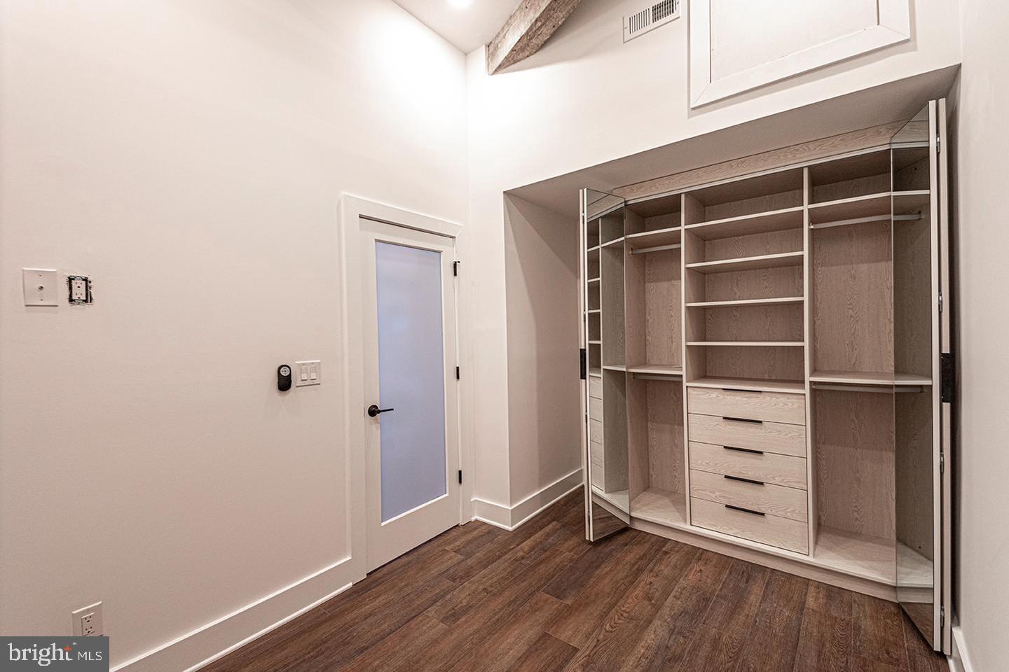 1211 Bainbridge St #unit 4b Property Photo 9