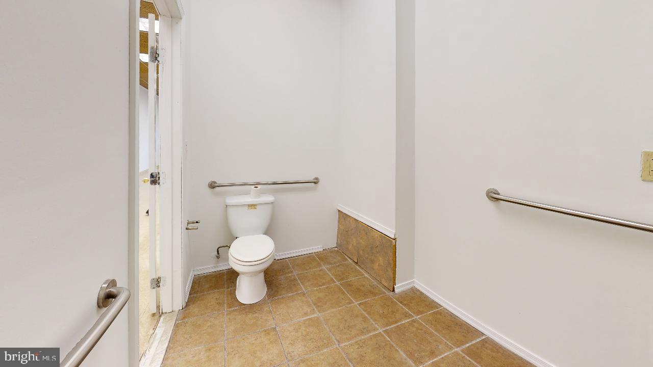 2234 N Front St Property Photo 5