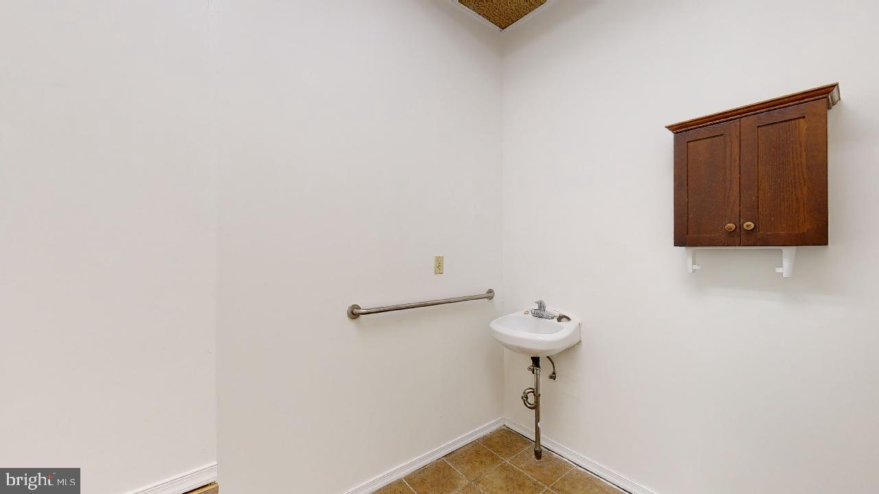 2234 N Front St Property Photo 6