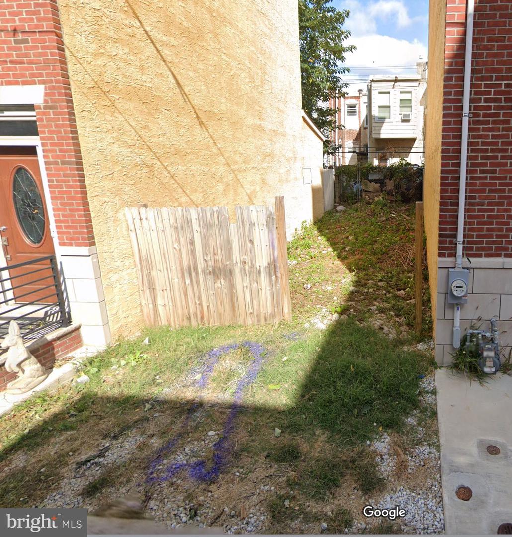 2643 Latona St Property Photo 1