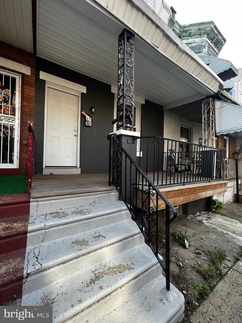 2749 N Dover St Property Photo
