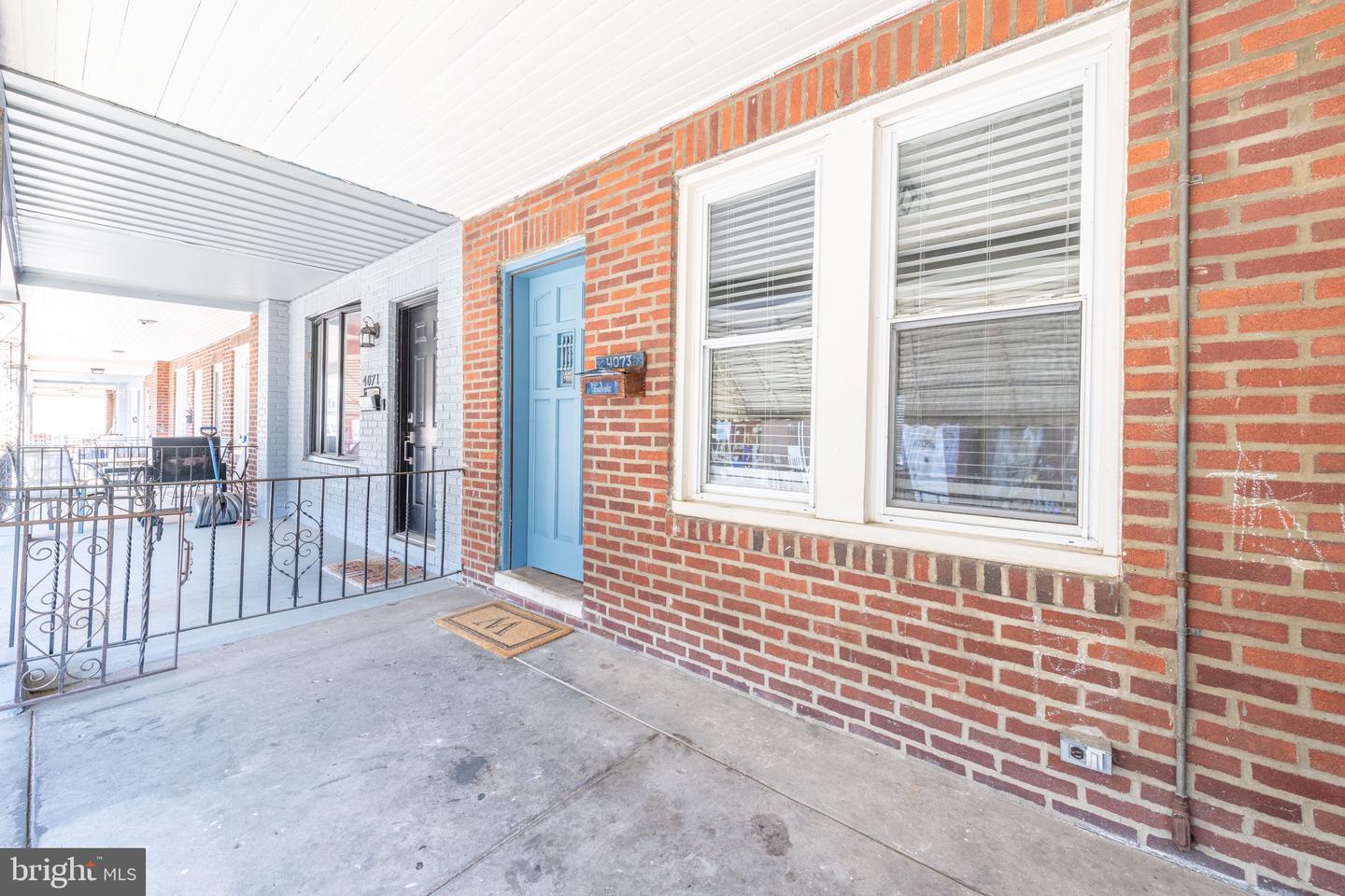 4073 Creston St Property Photo