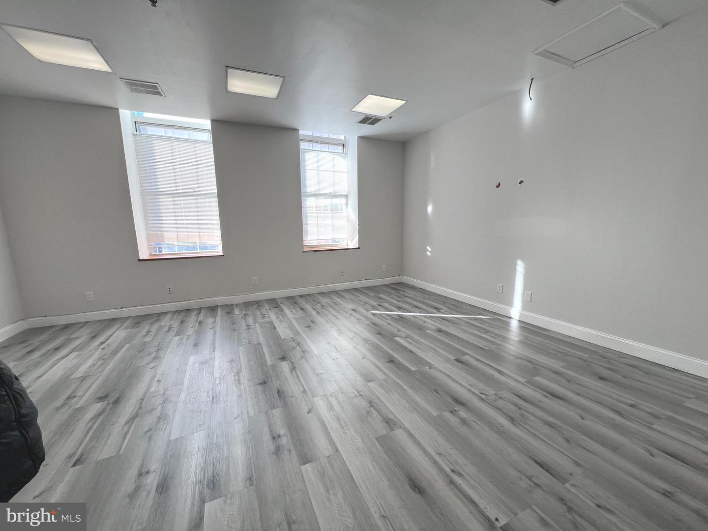 926-28 Race St #2c Property Photo 3