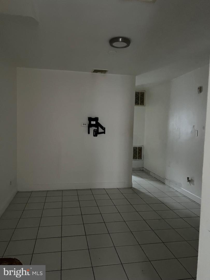 1424 Snyder Ave Property Photo 5