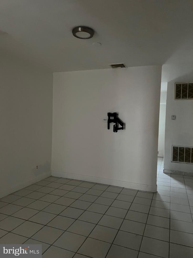 1424 Snyder Ave Property Photo 6