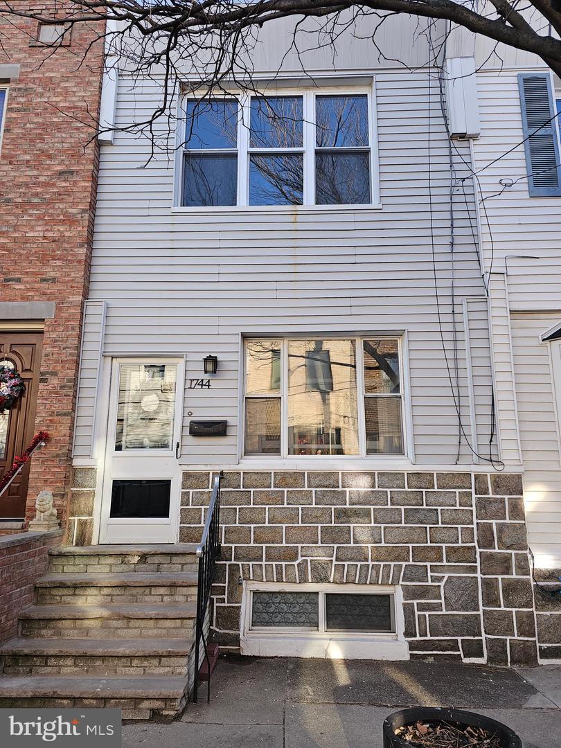 1744 Stocker St Property Photo 29