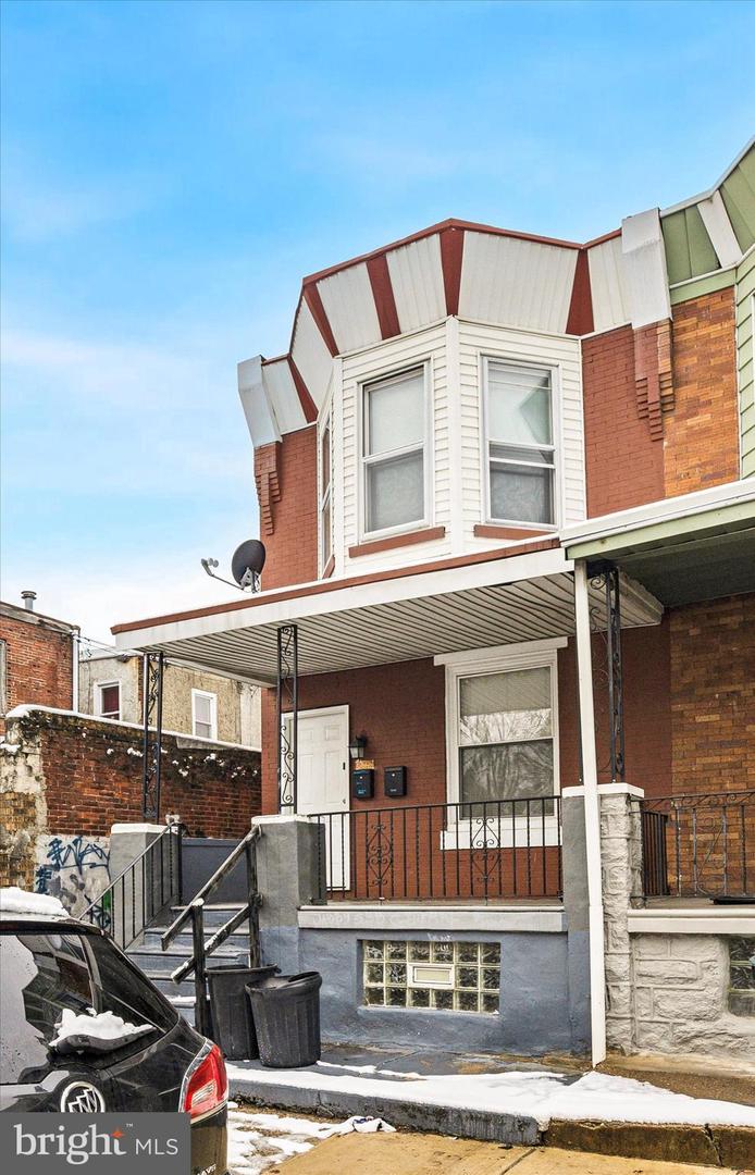 546 S Salford St Property Photo 1