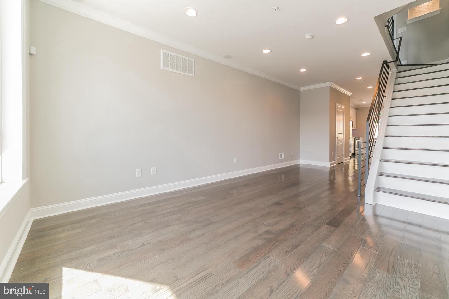 1816 E Lehigh Ave Property Photo 8