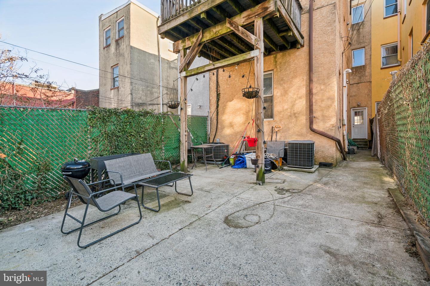 1921 Poplar St Property Photo 11