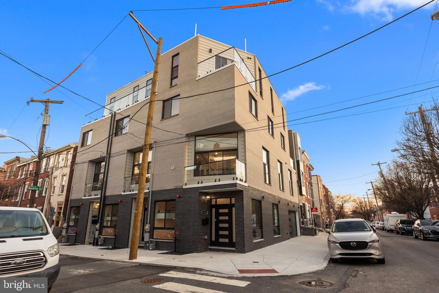 246 Montrose St Property Photo 1