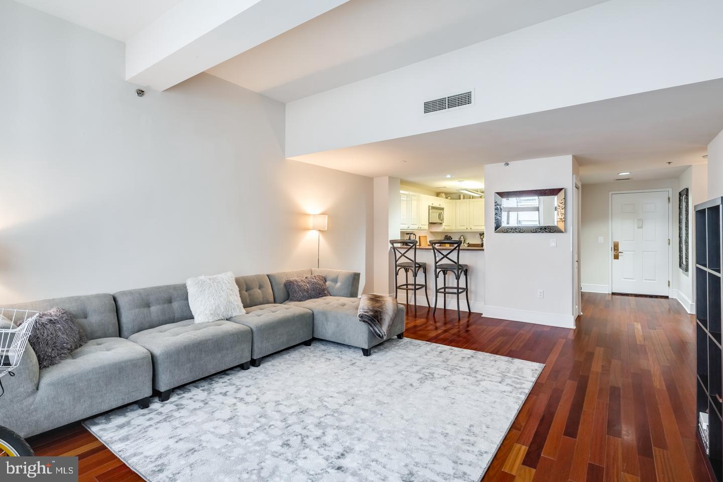 1500 Chestnut St #5c Property Photo 3