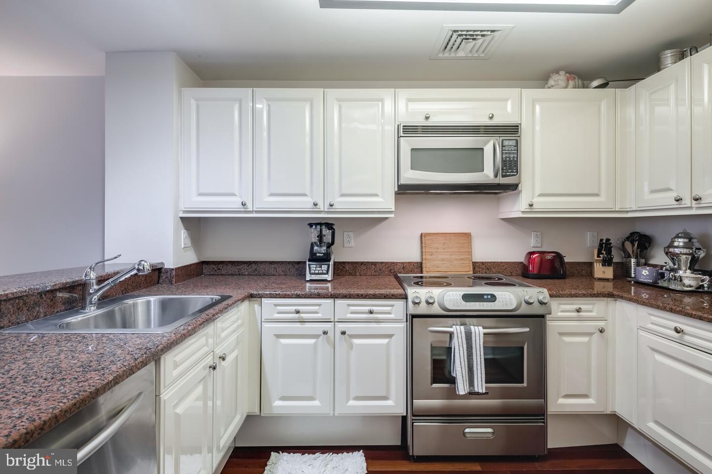 1500 Chestnut St #5c Property Photo 5