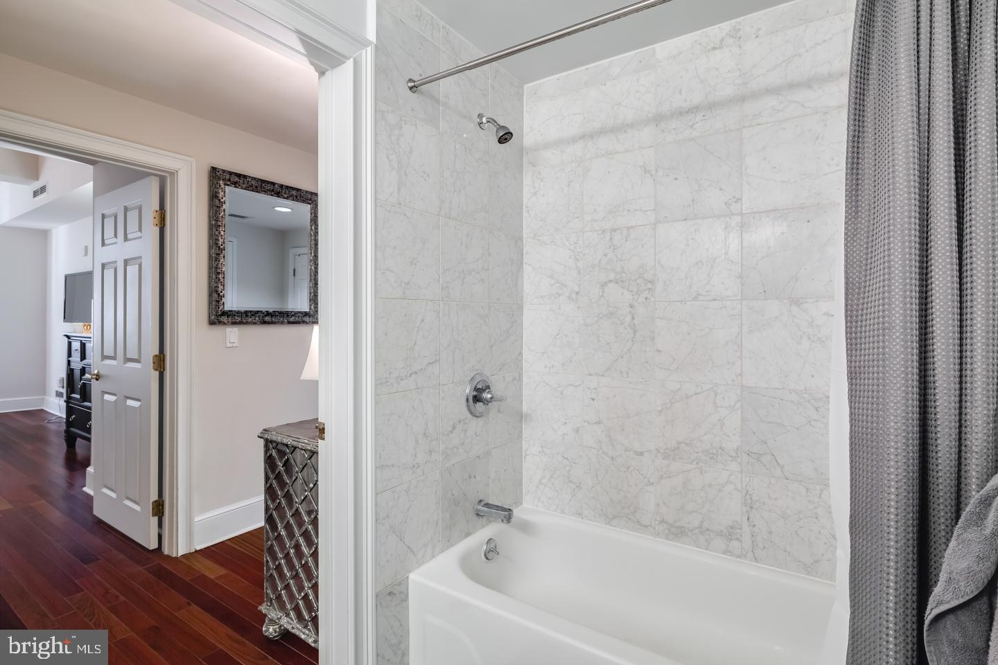 1500 Chestnut St #5c Property Photo 9