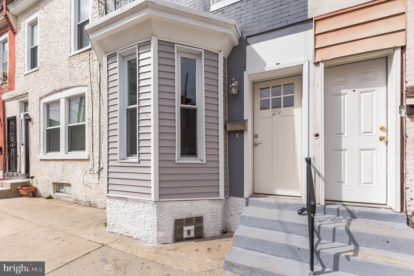 29 E Collom St Property Photo