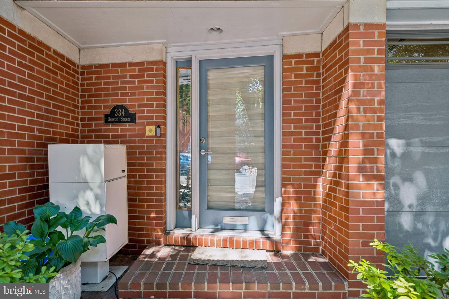334 S Quince St Property Photo 2