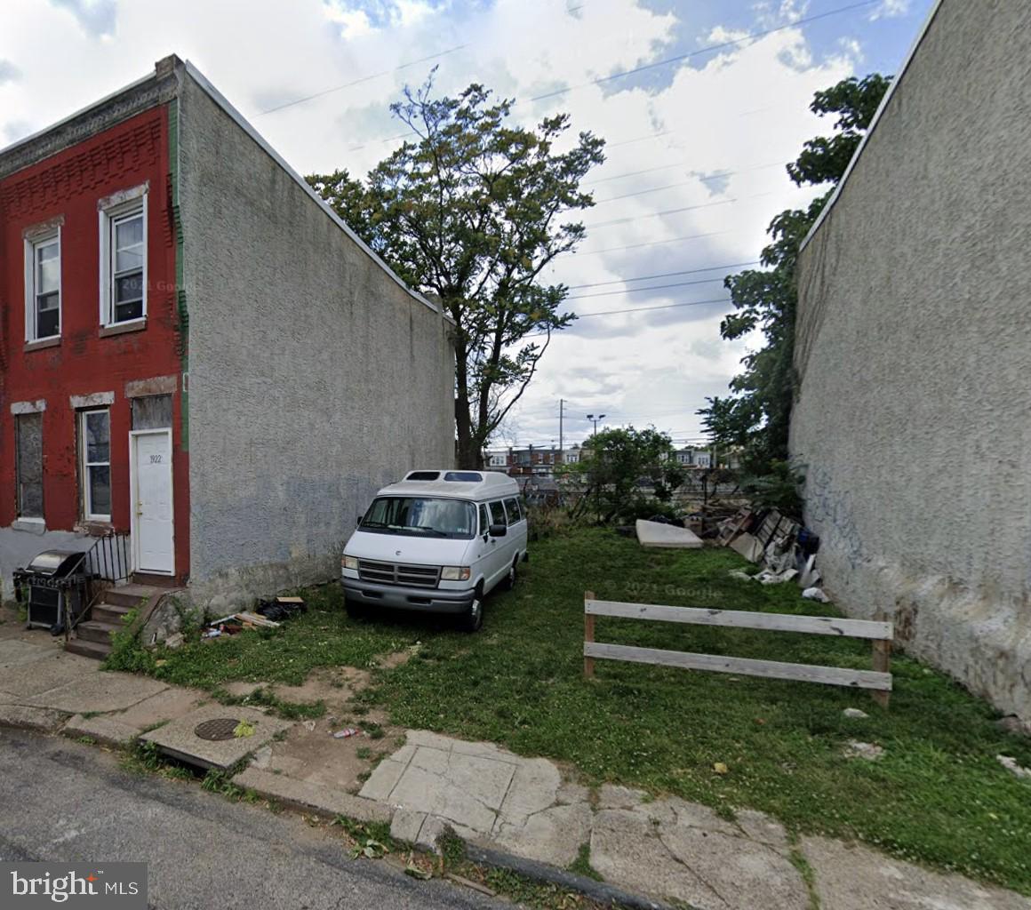 1924 N Newkirk St Property Photo 1