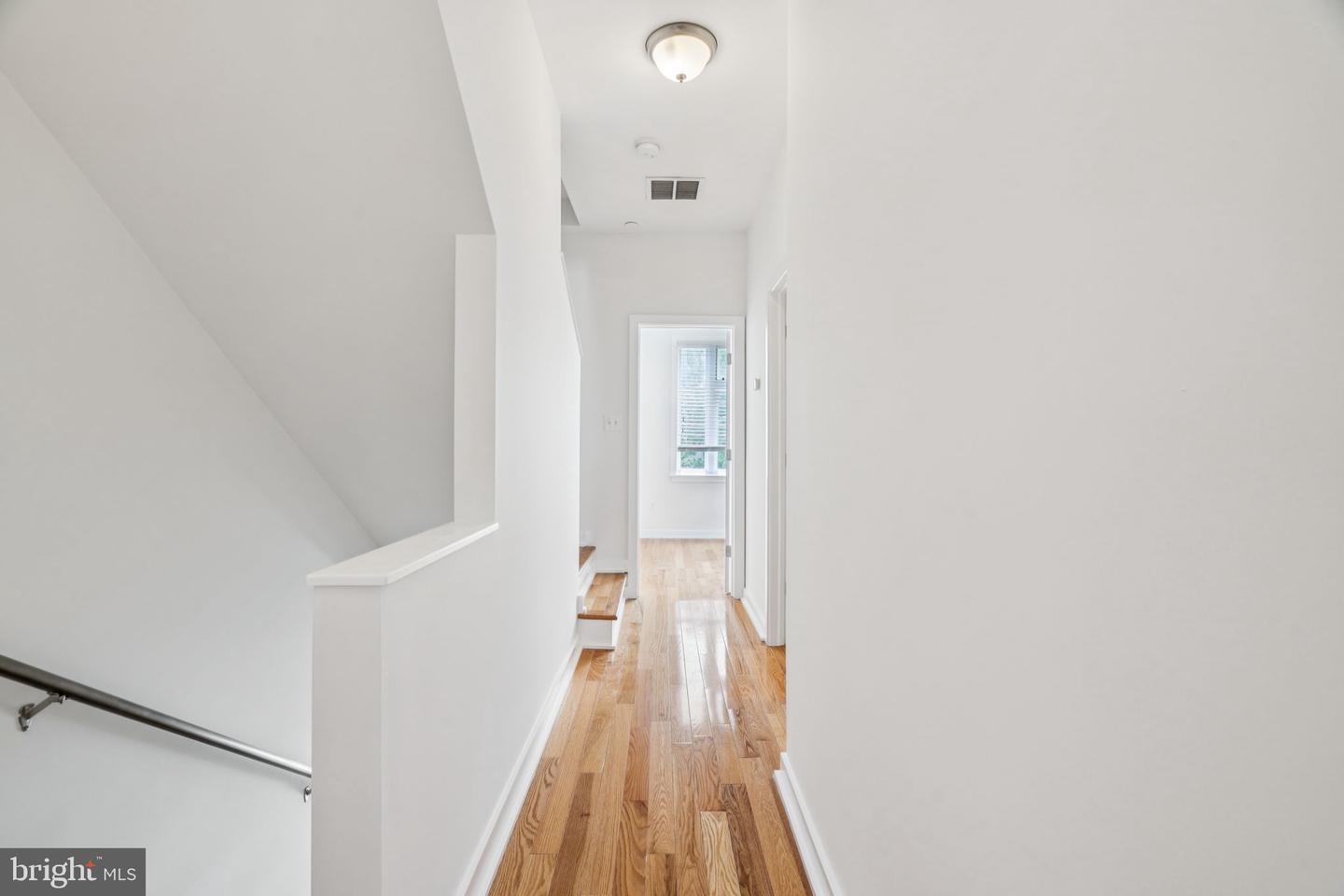 2721 Cambridge St Property Photo 11
