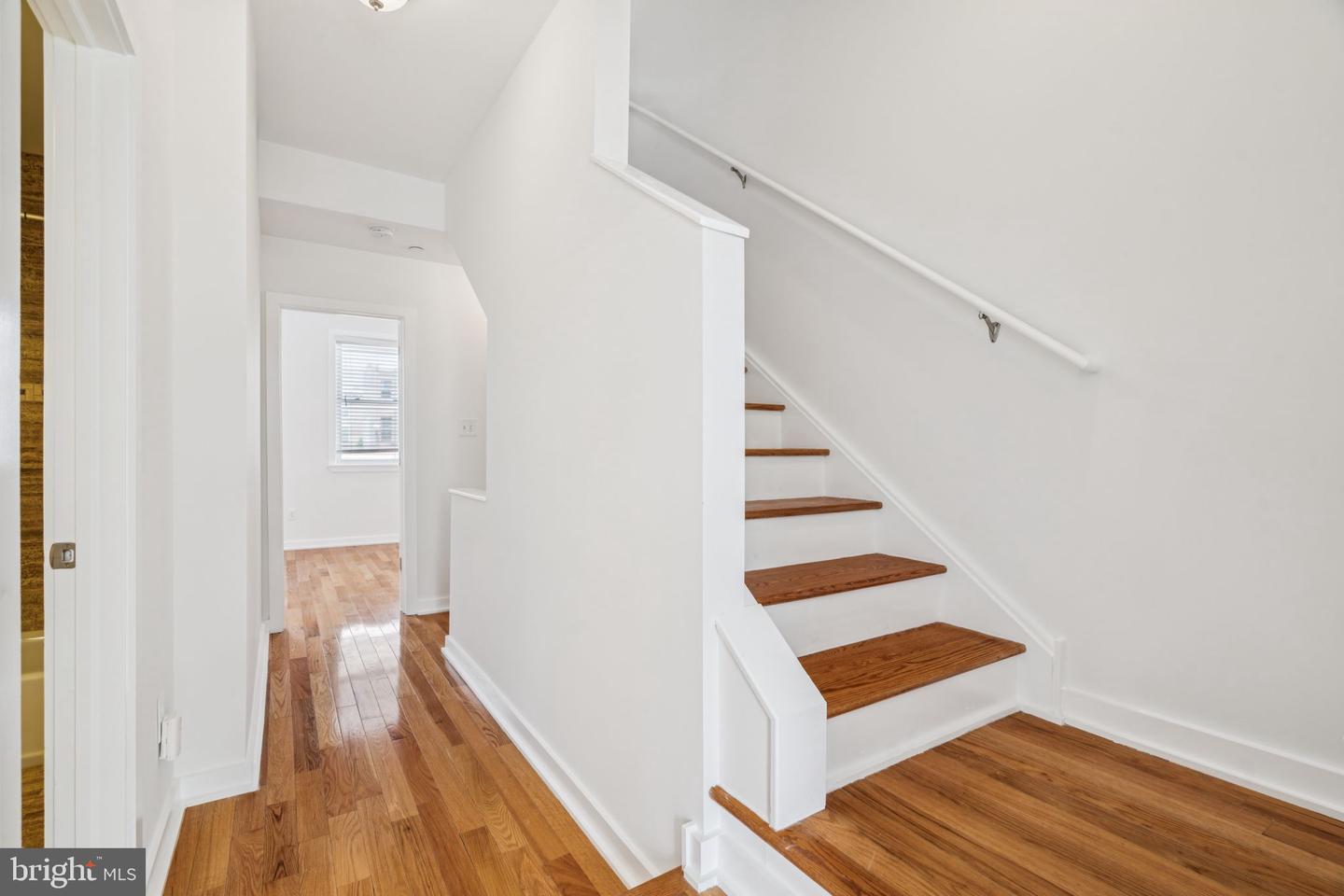 2721 Cambridge St Property Photo 14