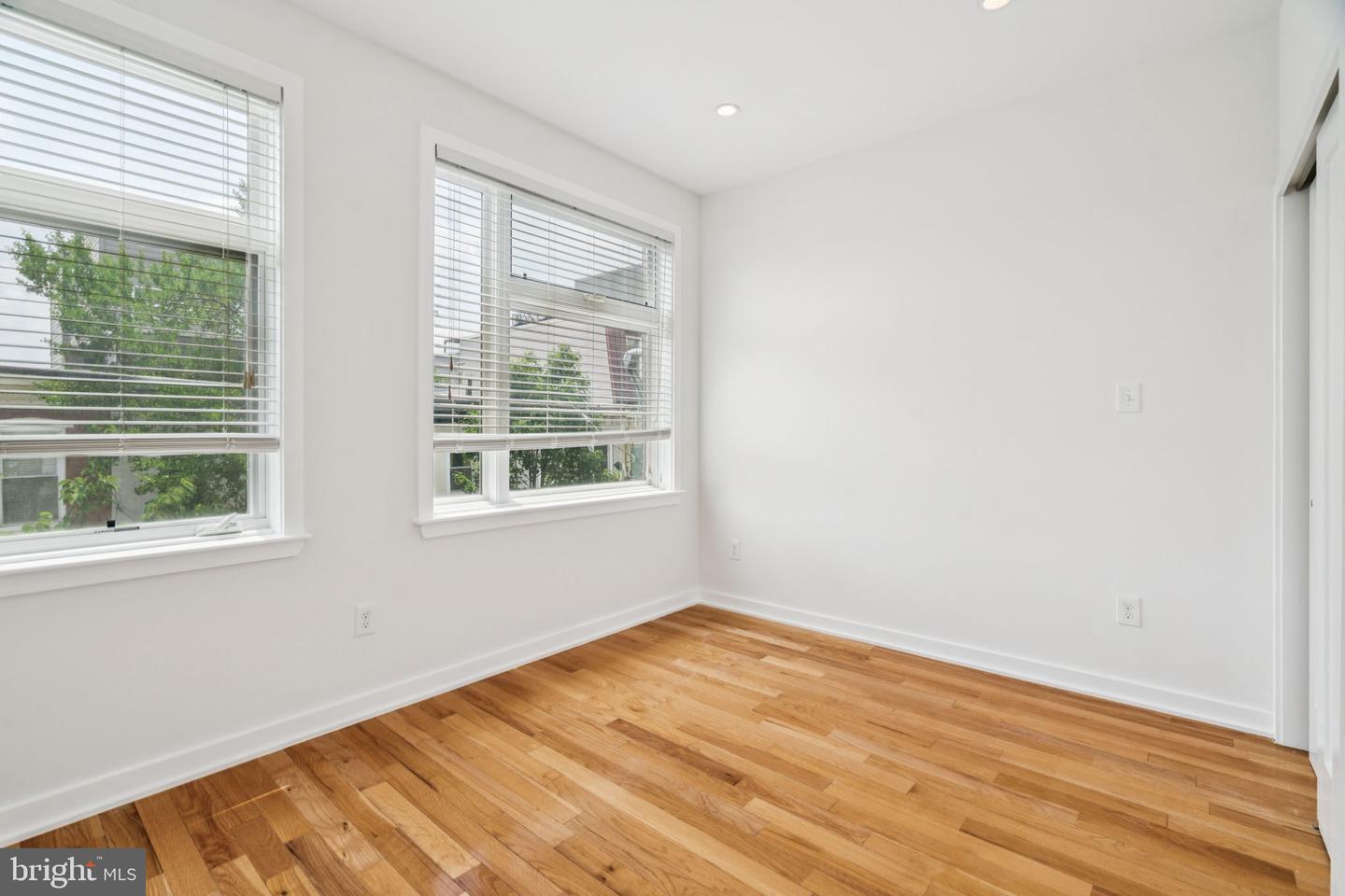 2721 Cambridge St Property Photo 18