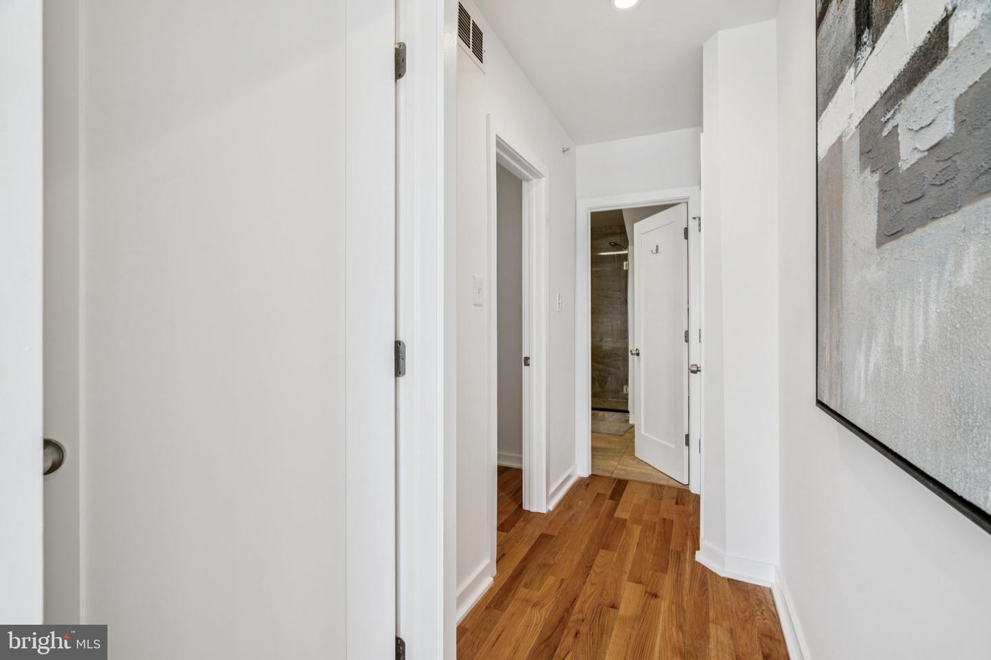 2721 Cambridge St Property Photo 24