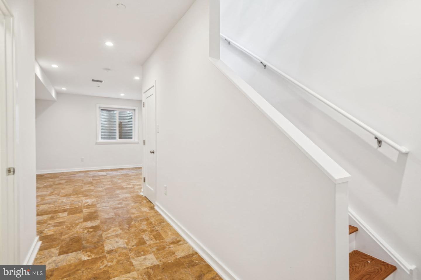 2721 Cambridge St Property Photo 37