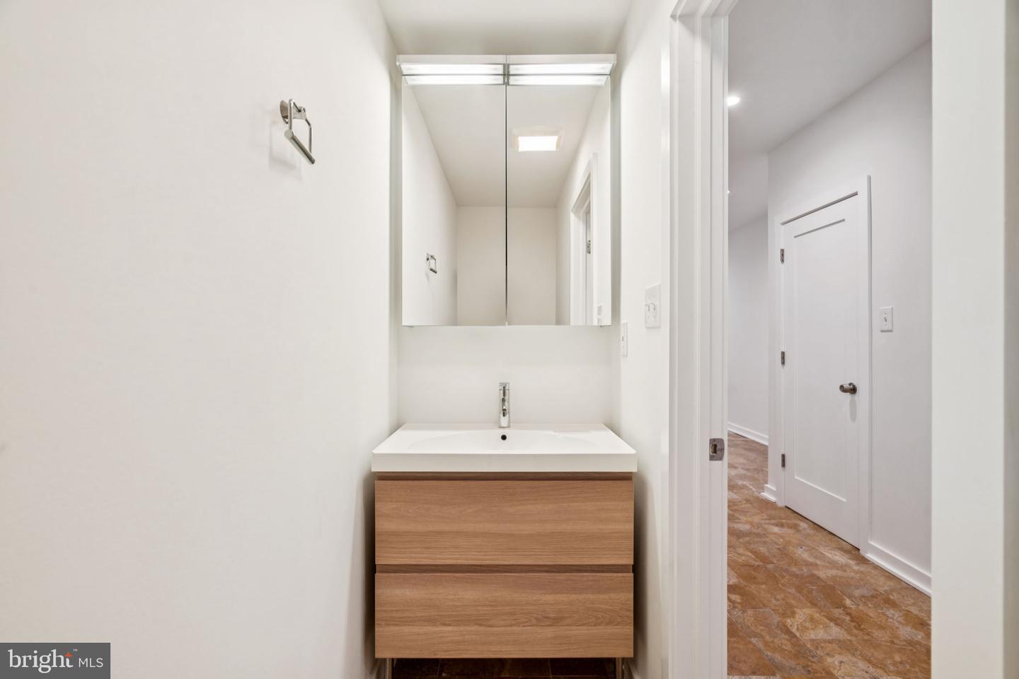 2721 Cambridge St Property Photo 38